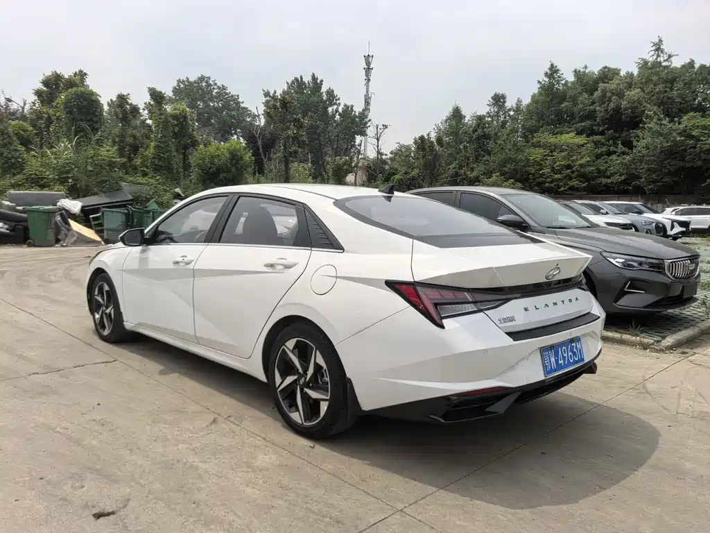 Hyundai Elantra 2022 — фото 12