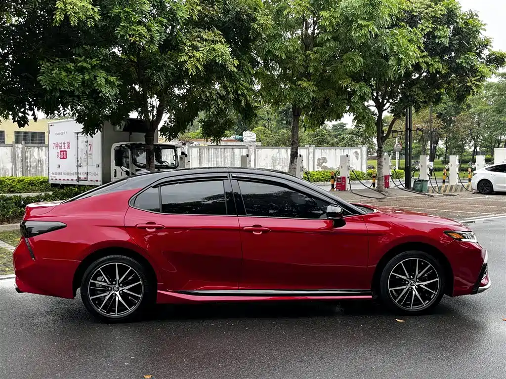 Toyota Camry 2022 — фото 10