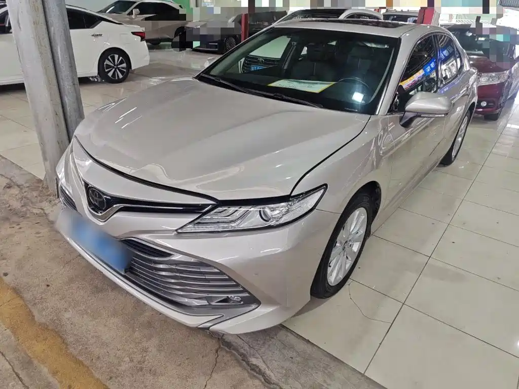 Toyota Camry 2020 — фото 1