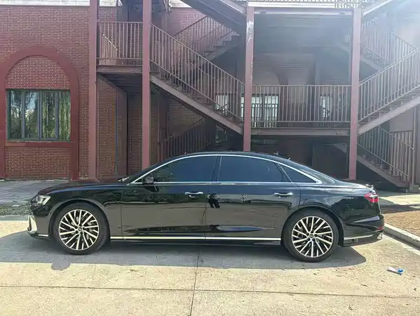 Audi A8 2023