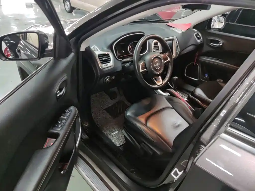 Jeep Compass 2019 — фото 16