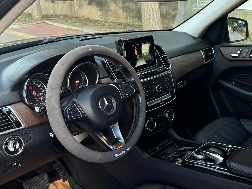 Mercedes-Benz GLE 2016 — фото 23