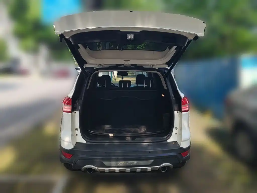 Ford Kuga 2015 — фото 10