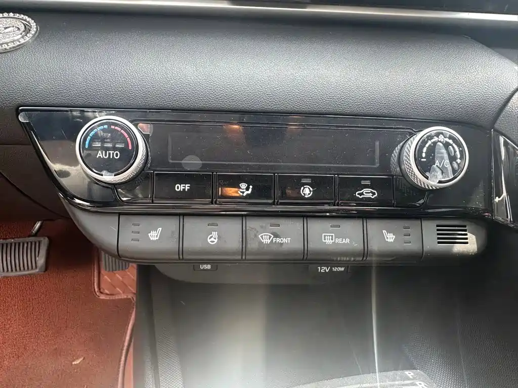 Hyundai Elantra 2023 — фото 9