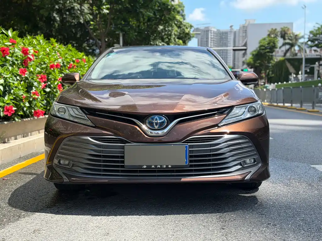 Toyota Camry 2018 — фото 2