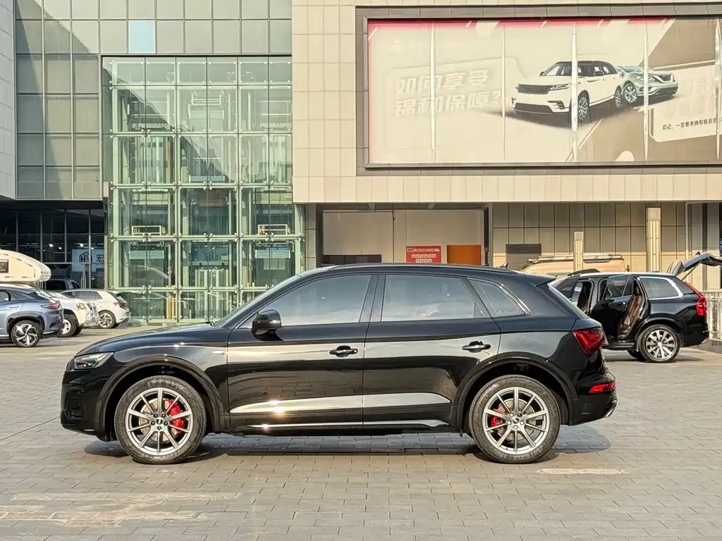 Audi Q5L 2023 — фото 7