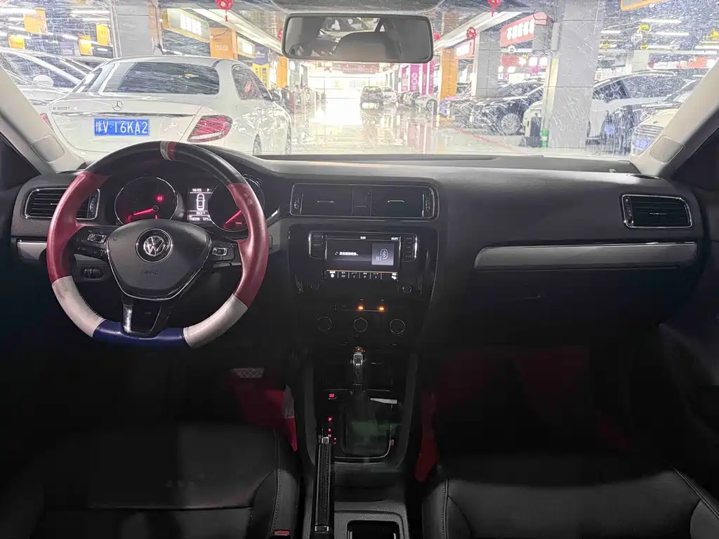 Volkswagen Sagitar 2018