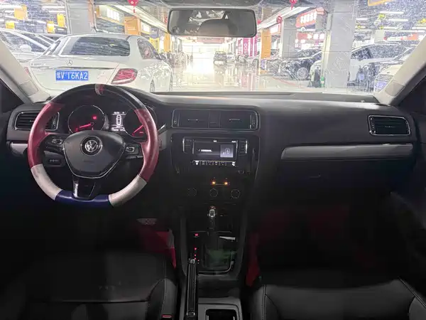 Volkswagen Sagitar 2018