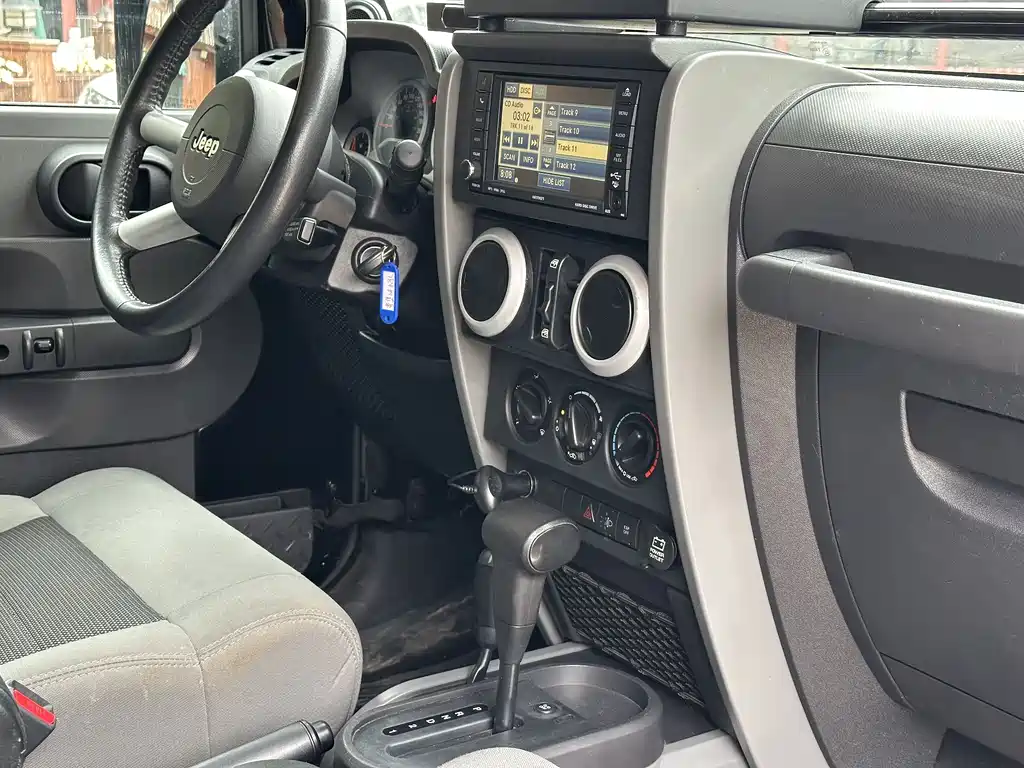 Jeep Wrangler 2010 — фото 19