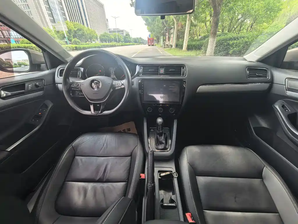 Volkswagen Sagitar 2018