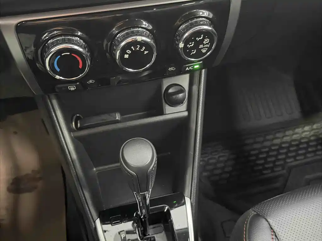Toyota Yaris L 2022 — фото 11