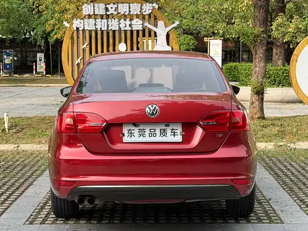 Volkswagen Sagitar 2012