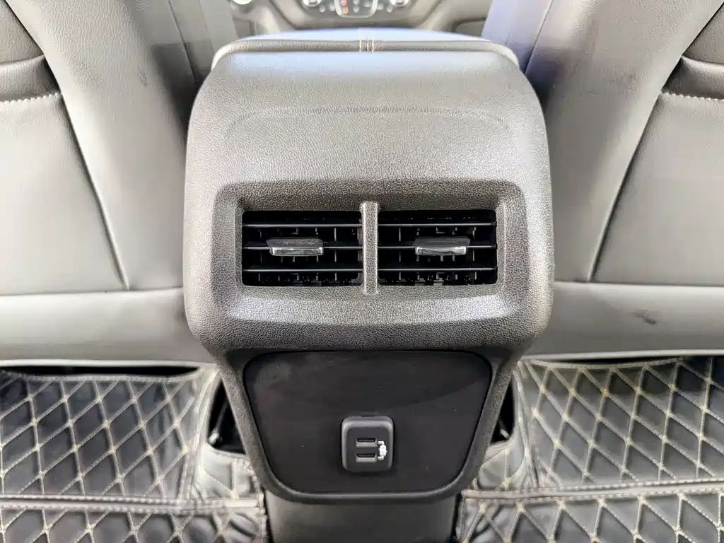 Chevrolet Equinox 2018 — фото 16