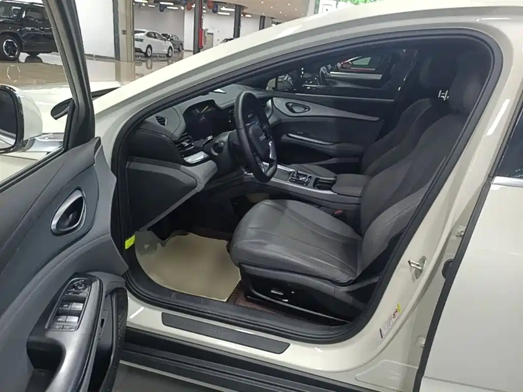 BYD Seal 07 DM-i 2025 — фото 16