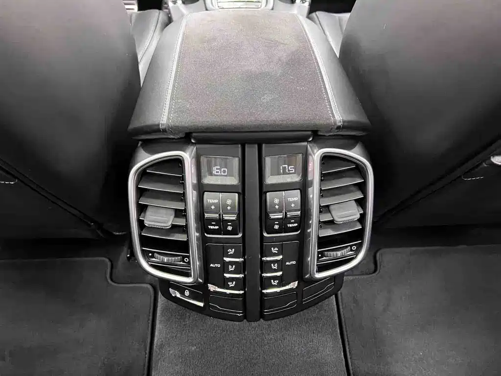 Porsche Cayenne 2017 — фото 11