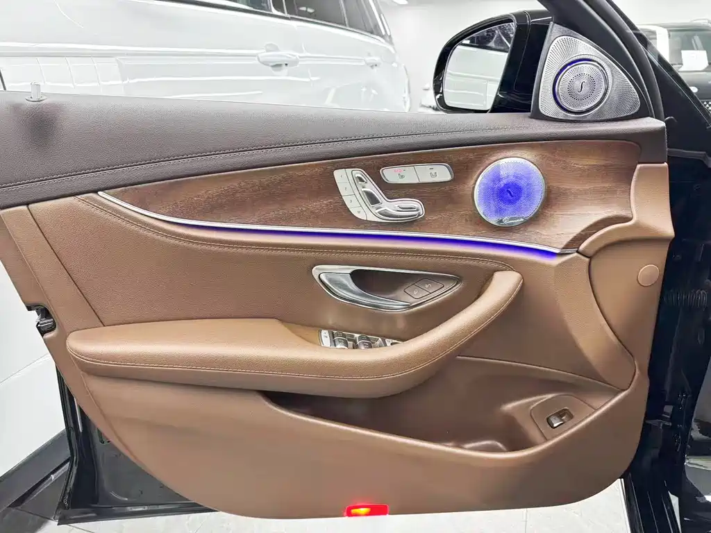 Mercedes-Benz E-Class 2023 — фото 12