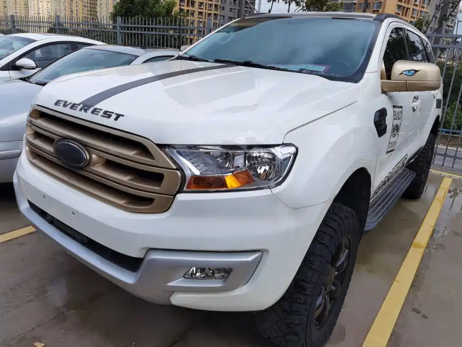 Ford Everest 2018 — фото 1