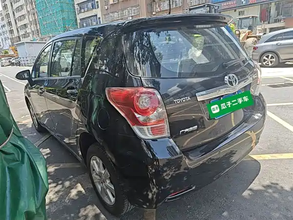 Toyota Yizhi 2014