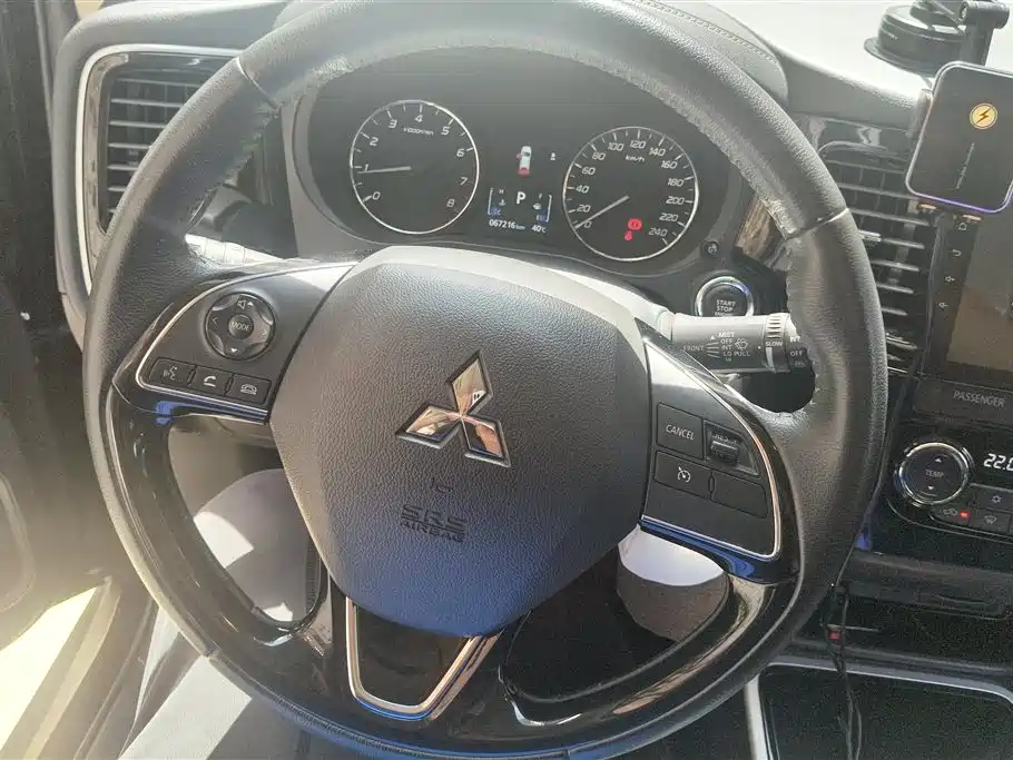 Mitsubishi Outlander 2020 — фото 15