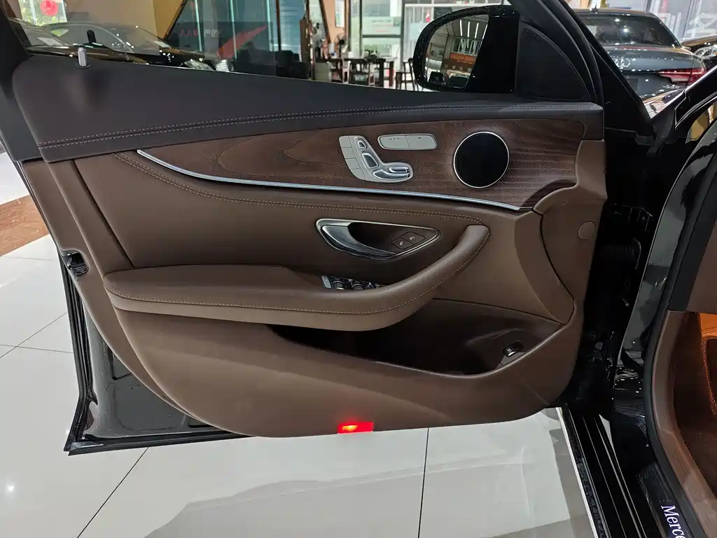Mercedes-Benz E-Class 2023 — фото 3