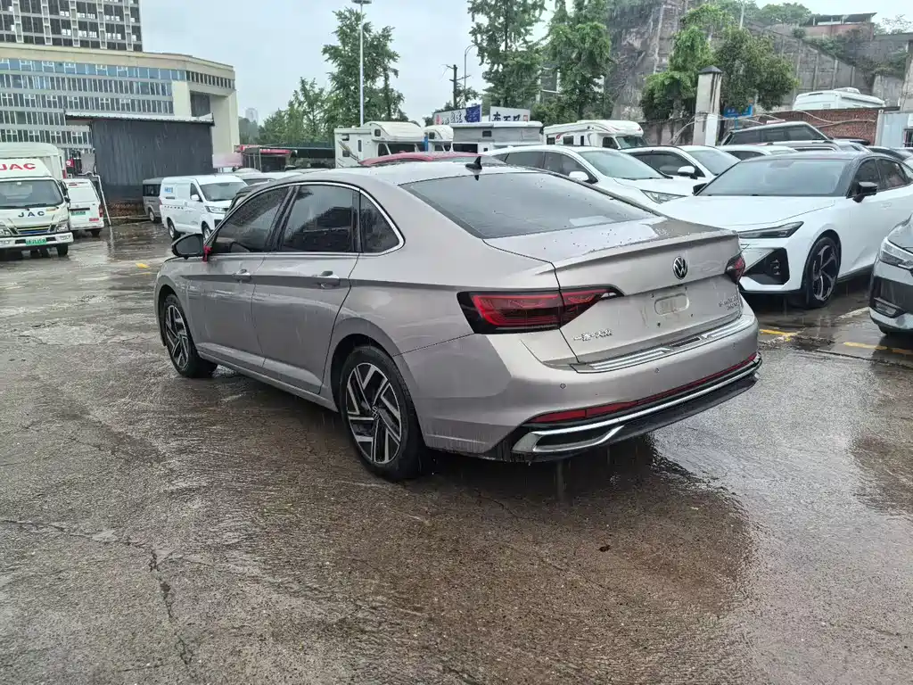 Volkswagen Sagitar 2022