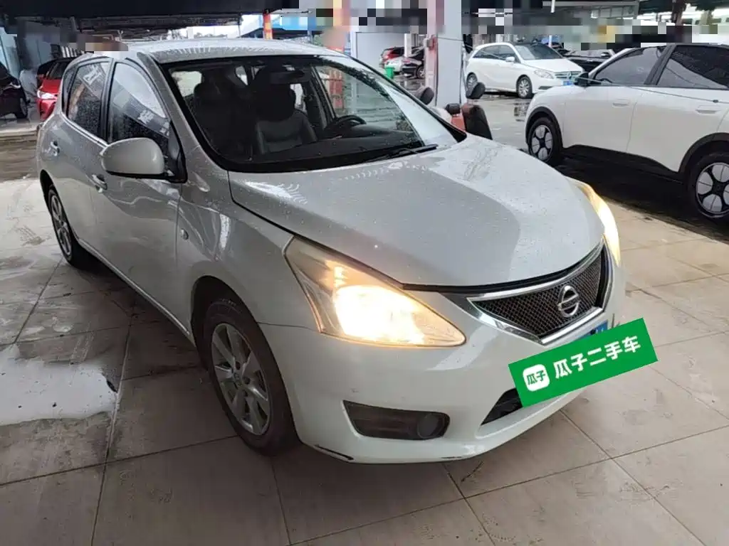 Nissan Tiida 2015