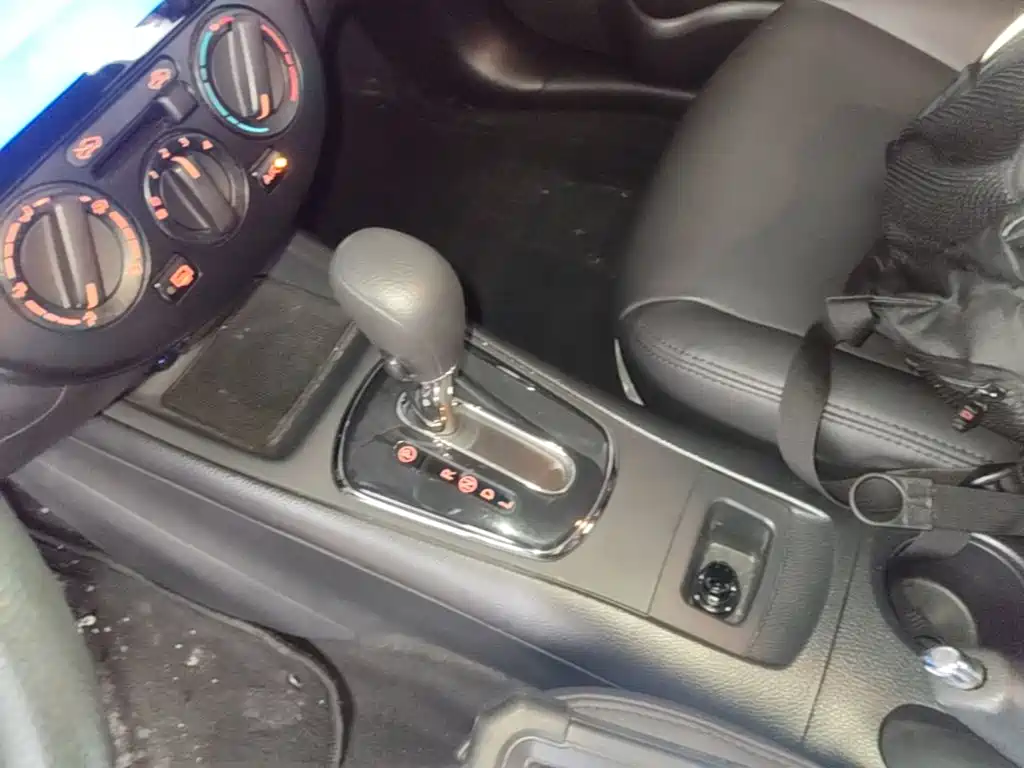 Nissan Tiida 2015 — фото 14