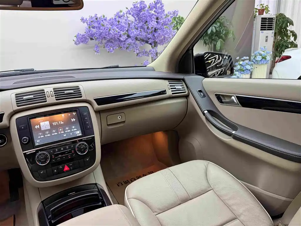 Mercedes-Benz R-Class 2017 — фото 17