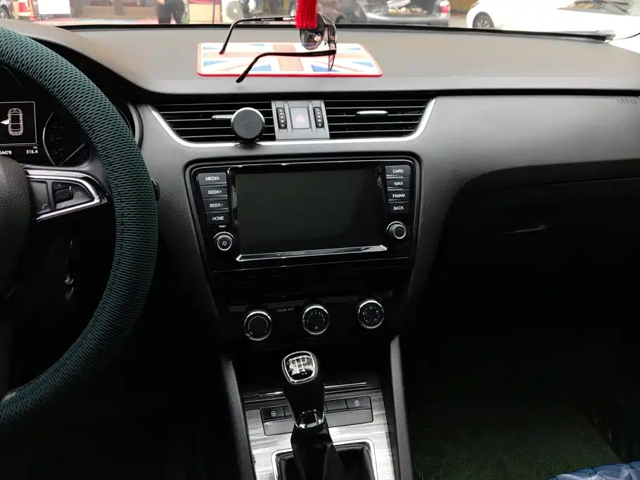 Skoda Octavia 2017 — фото 13