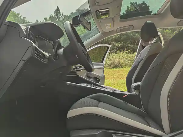 Volkswagen Golf 2024