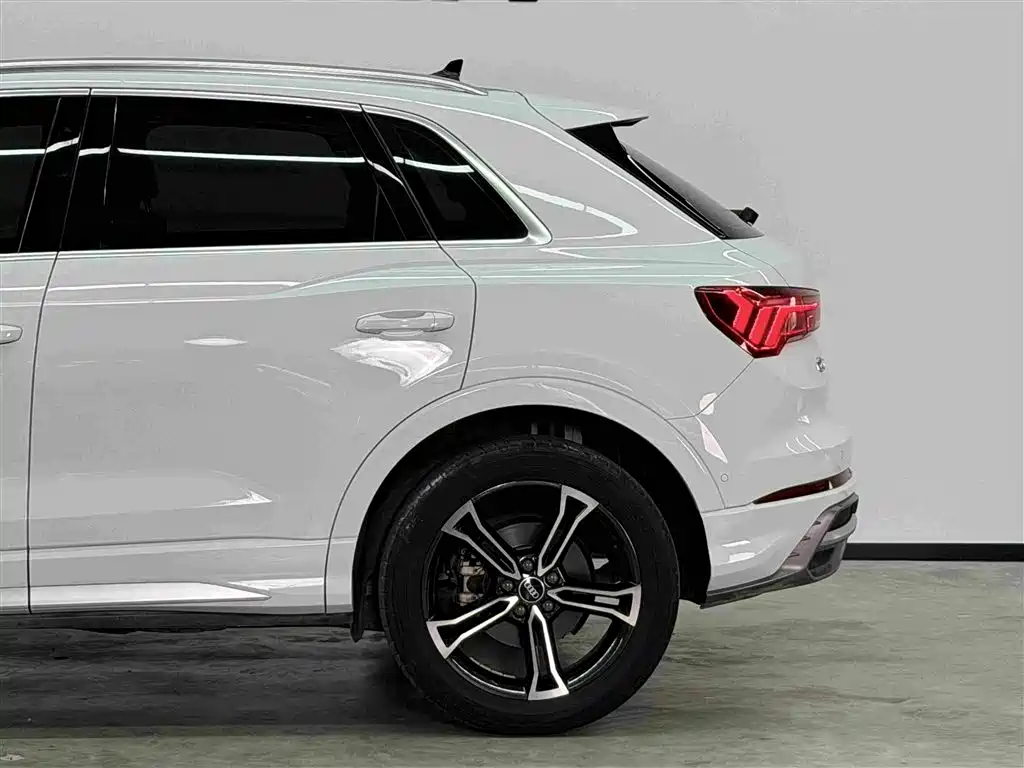 Audi Q3 2022 — фото 12