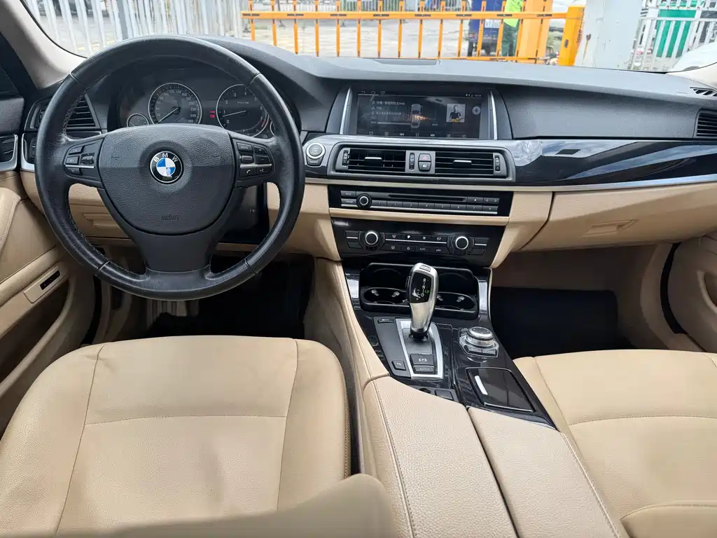 BMW 5 Series 2012 — фото 9