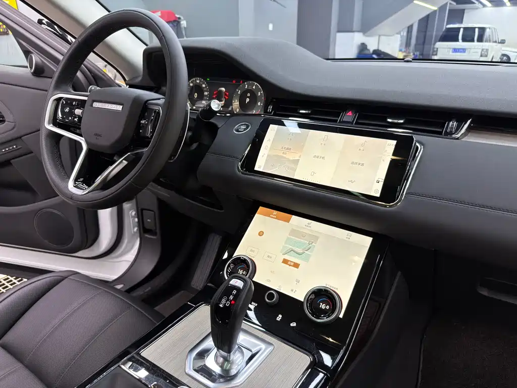 Land Rover Evoque 2023 — фото 12