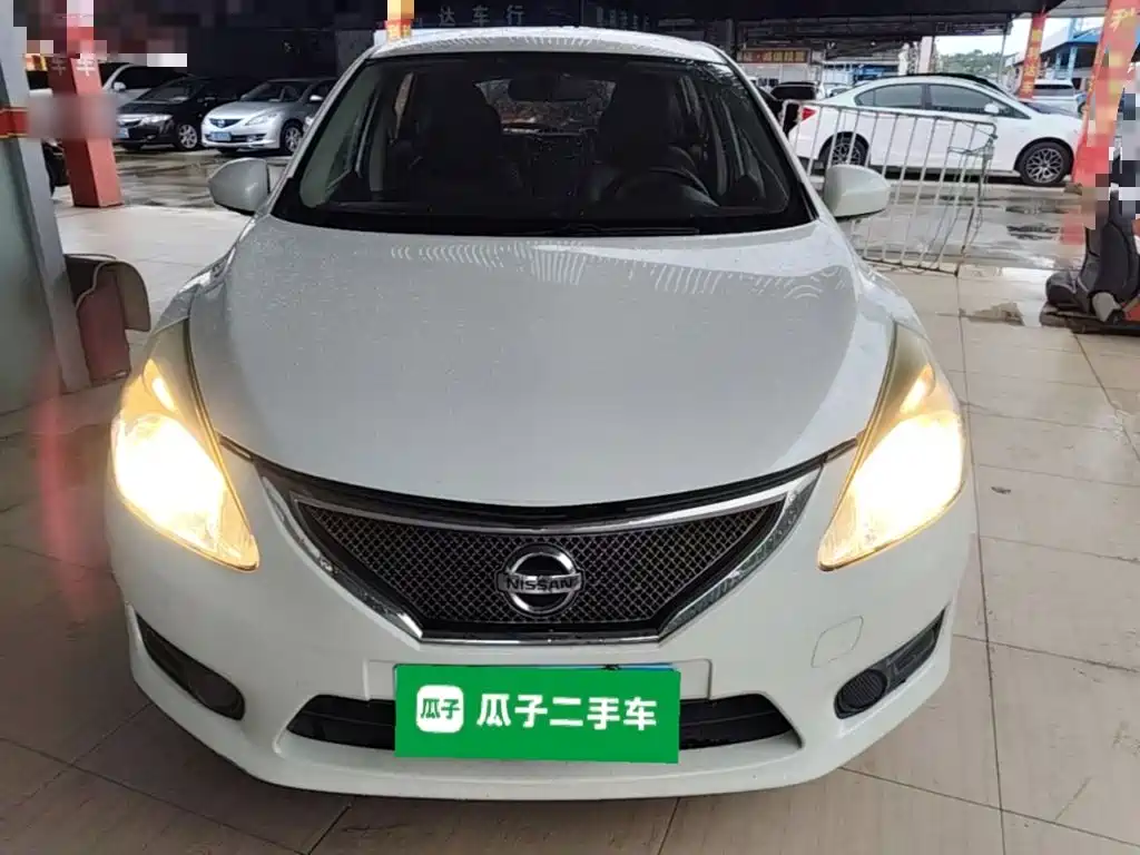 Nissan Tiida 2015