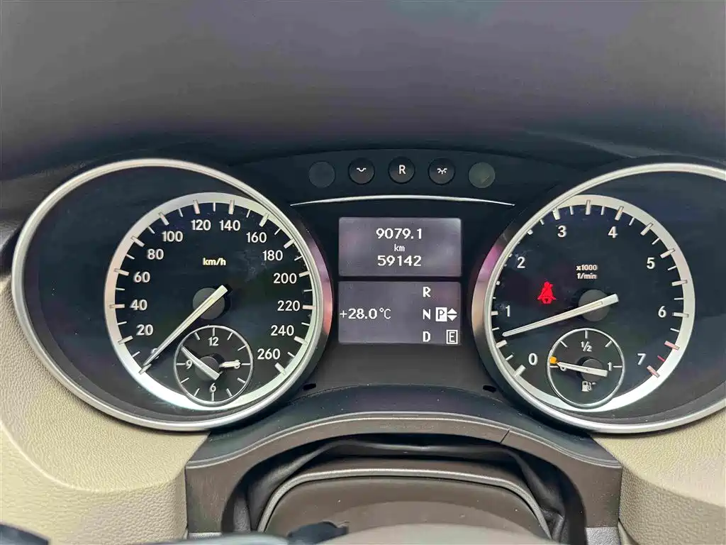 Mercedes-Benz R-Class 2017 — фото 18