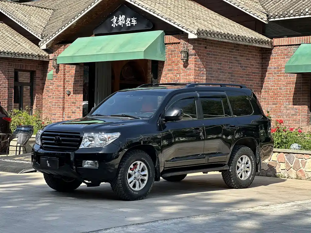 Toyota Land Cruiser 2011 — фото 1