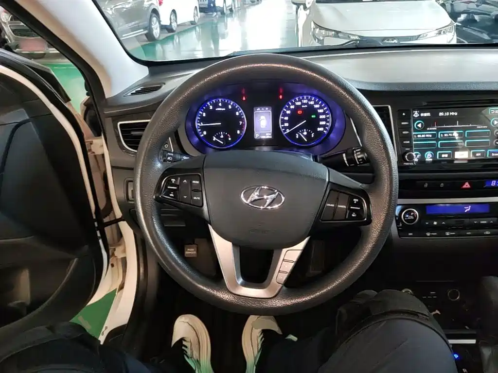 Hyundai Mistra 2015 — фото 11