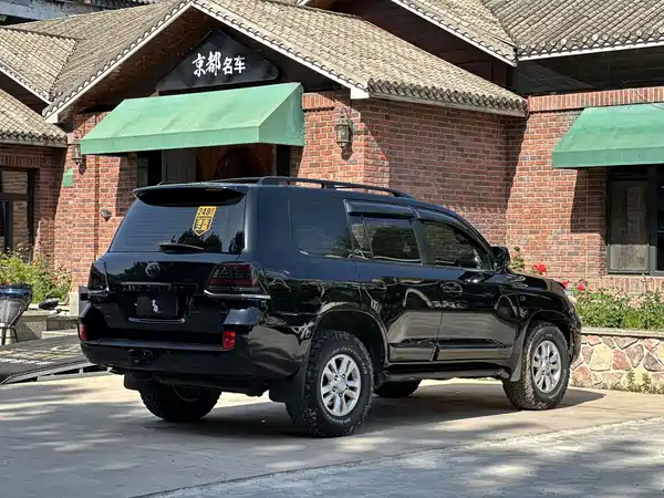 Toyota Land Cruiser 2011