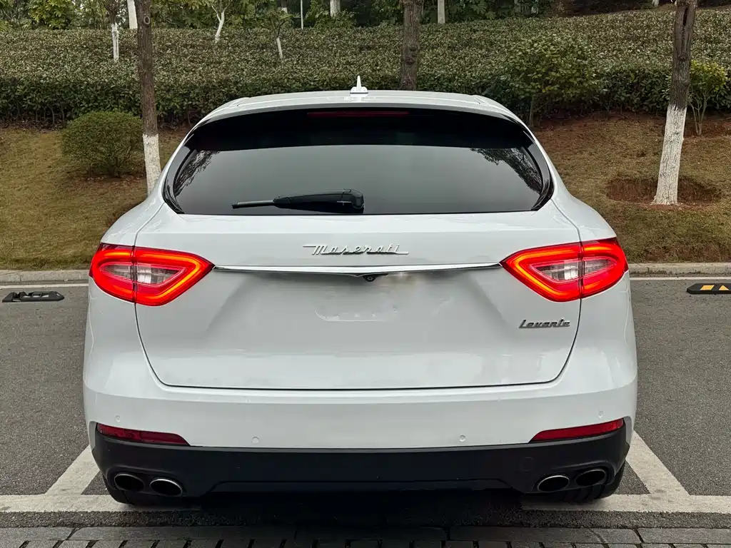 Maserati Levante 2017 — фото 11