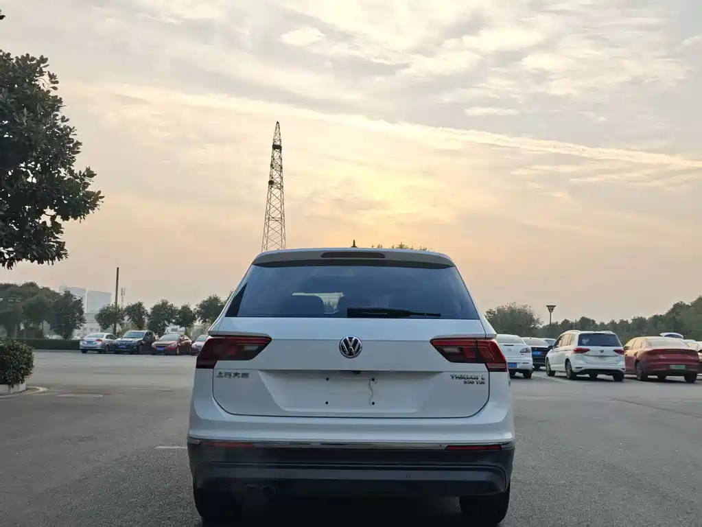 Volkswagen Tiguan L 2017 — фото 5