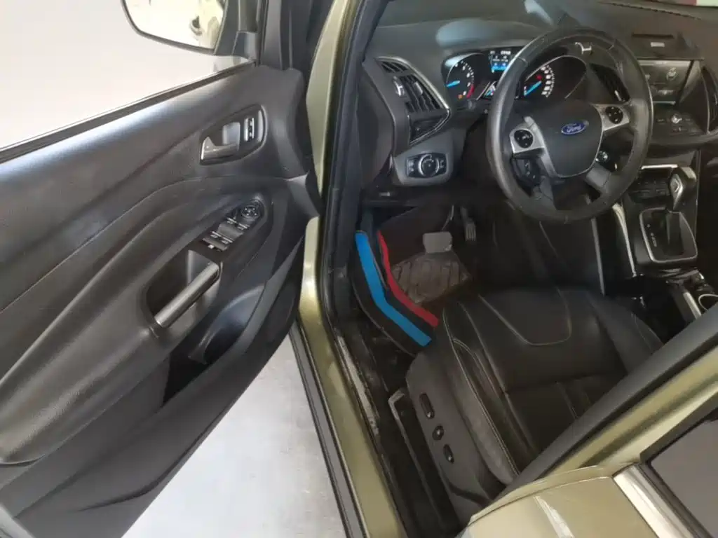 Ford Kuga 2015 — фото 16
