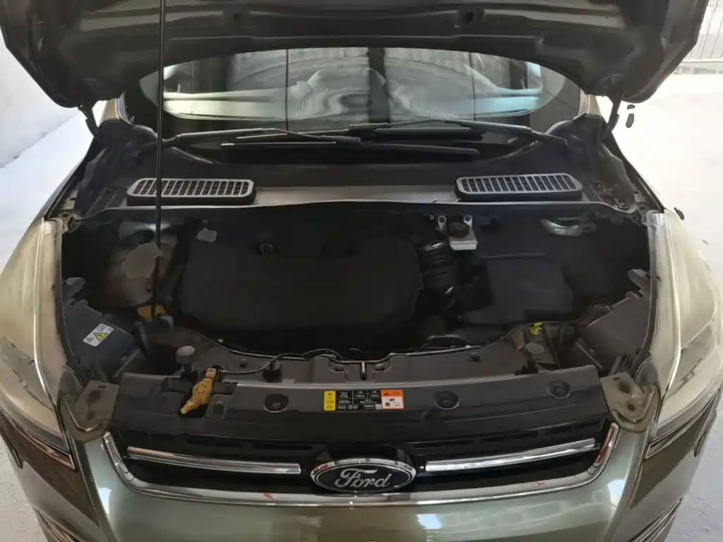 Ford Kuga 2015 — фото 20