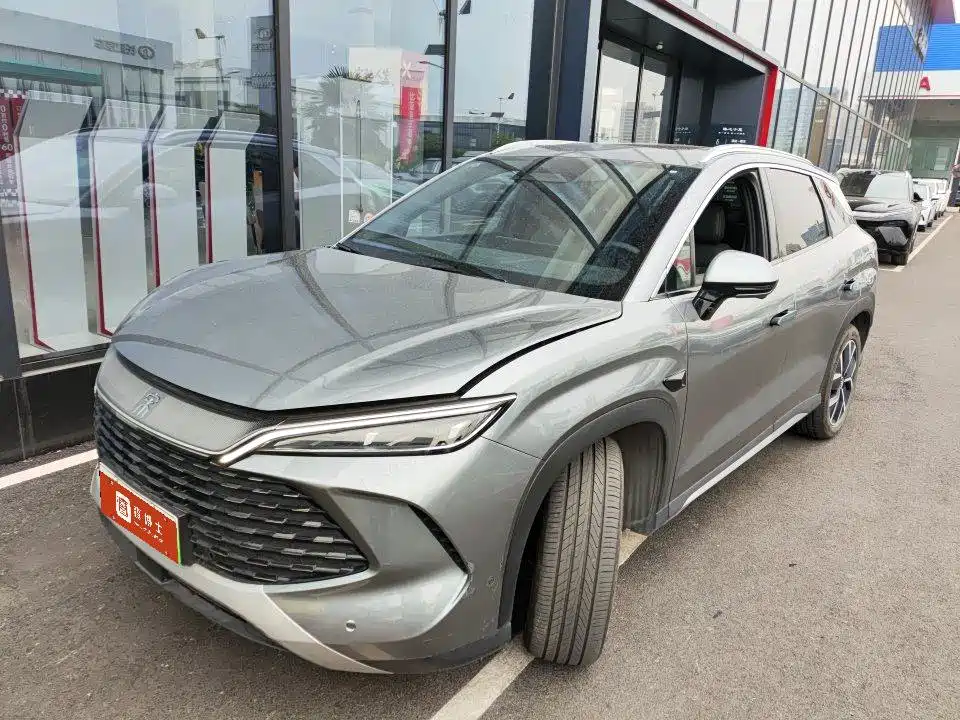 BYD L DM-i 2025 — фото 1
