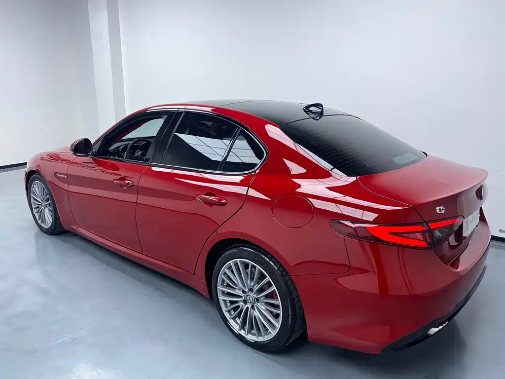 Alfa Romeo Giulia 2018 — фото 9