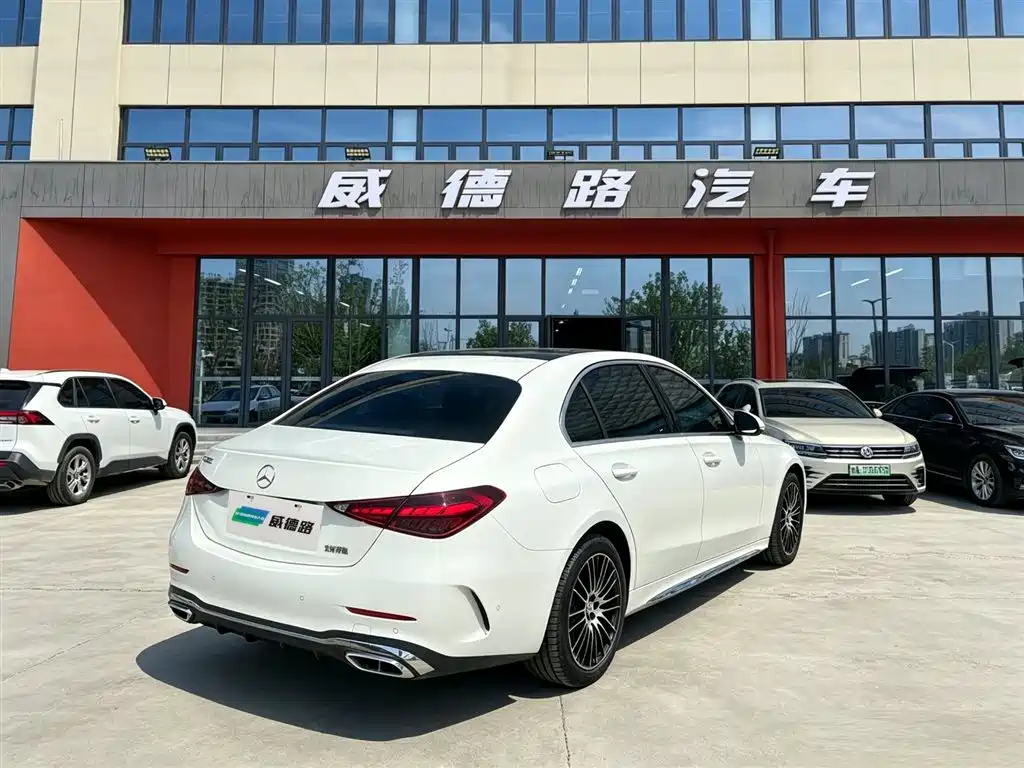 Mercedes-Benz C-Class 2024