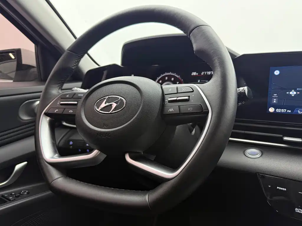 Hyundai Elantra 2023 — фото 16
