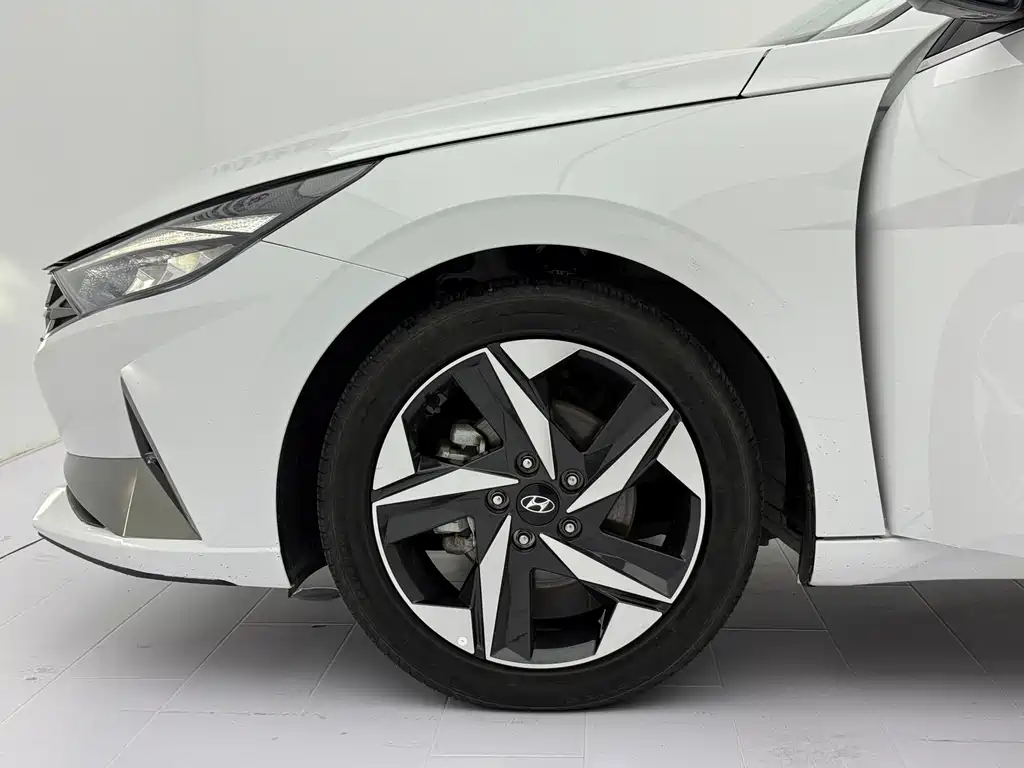 Hyundai Elantra 2023 — фото 22