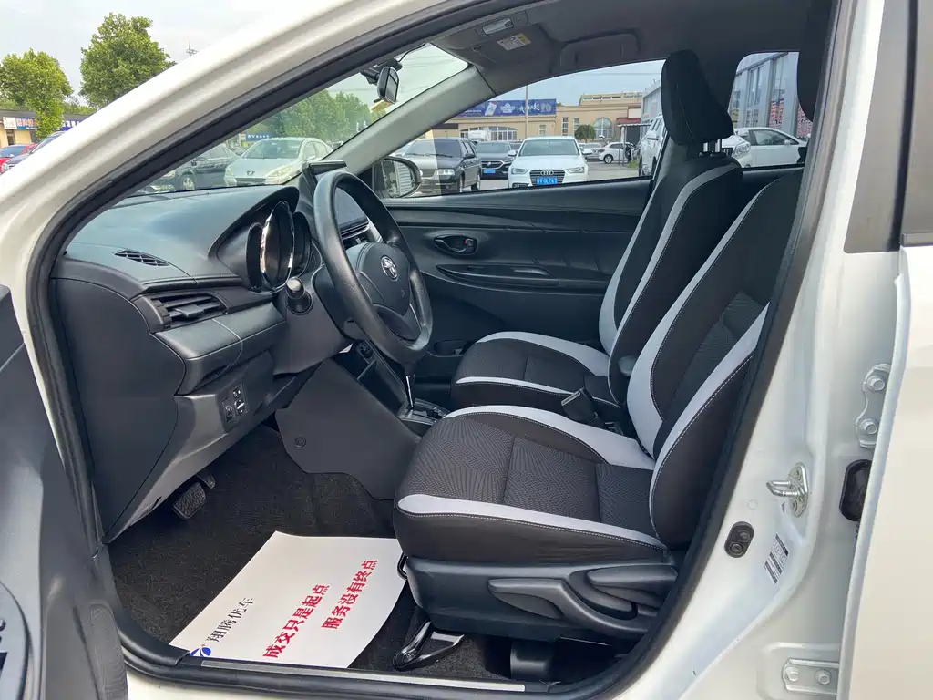 Toyota Yaris L 2020 — фото 10