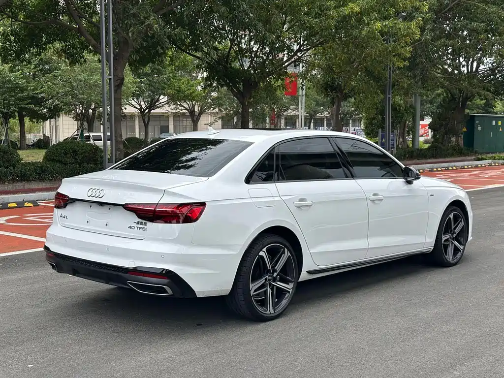 Audi A4L 2025 — фото 16