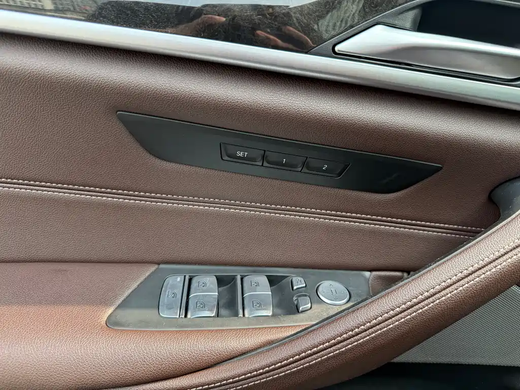 BMW 5 Series 2021 — фото 11